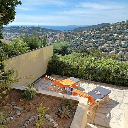 Appartement Rez De Jardin Dans Villa Vue Mer Кавалере-сюр-Мер Екстериор снимка