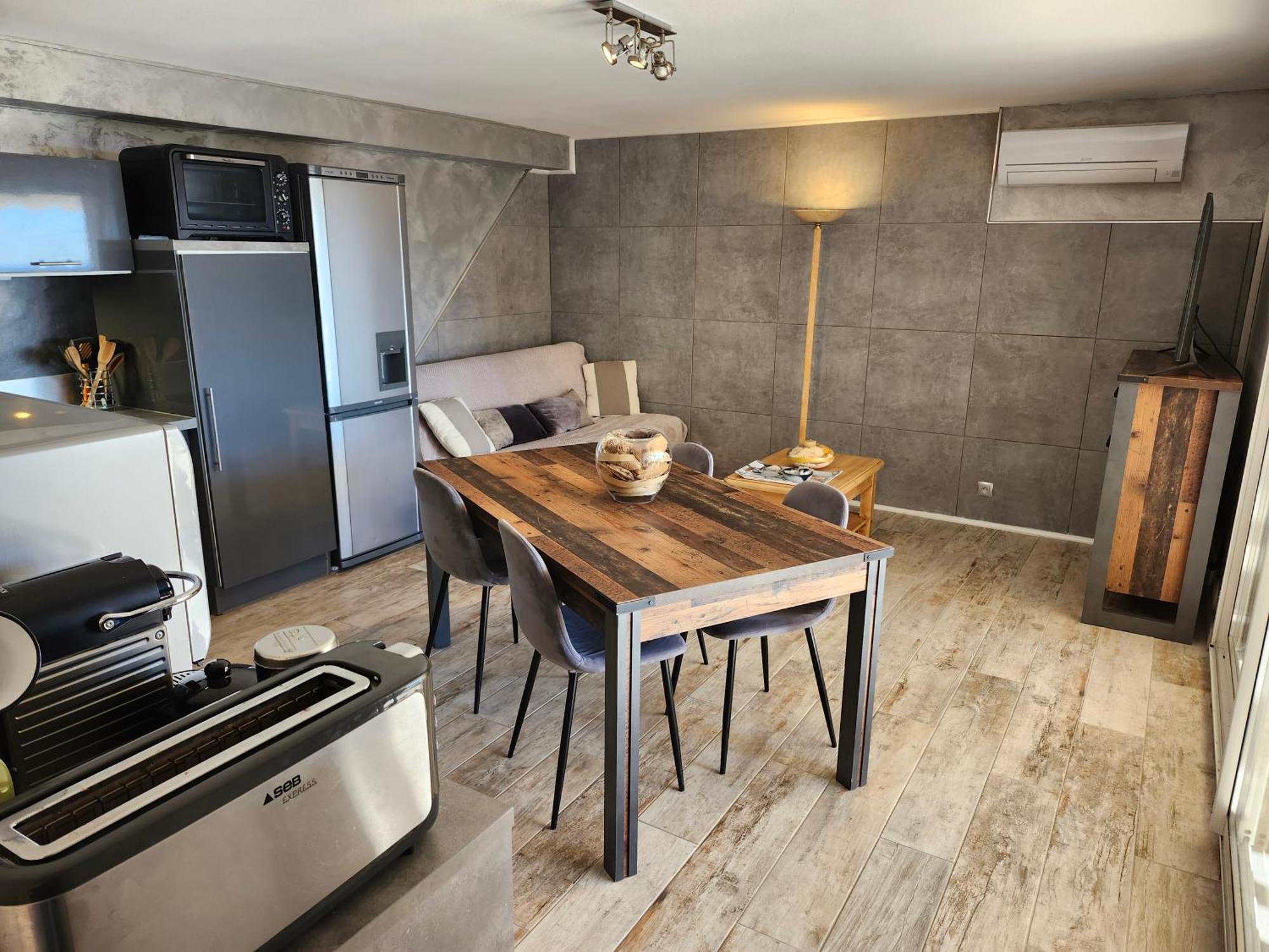 Appartement Rez De Jardin Dans Villa Vue Mer Кавалере-сюр-Мер Екстериор снимка
