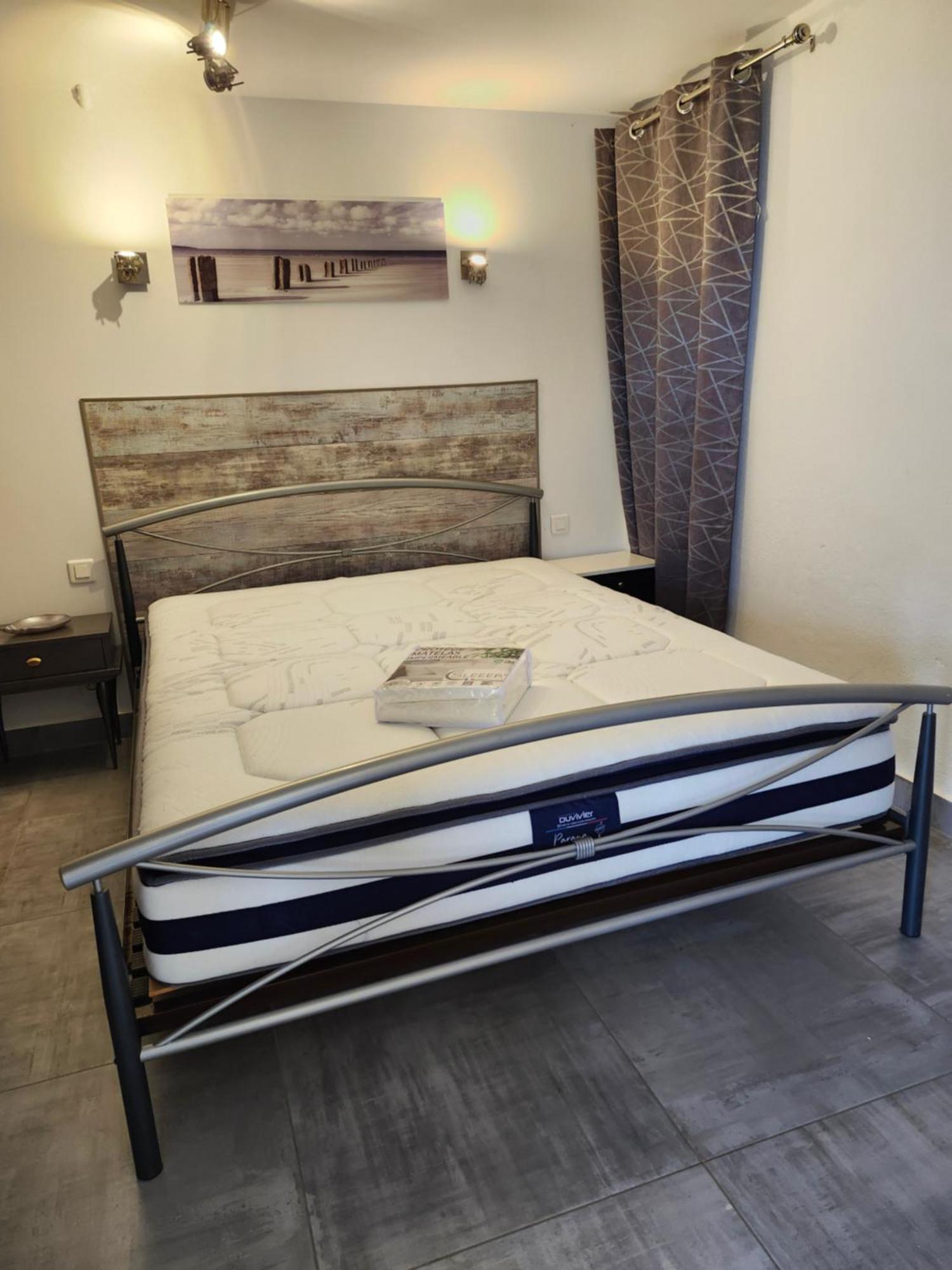 Appartement Rez De Jardin Dans Villa Vue Mer Кавалере-сюр-Мер Екстериор снимка